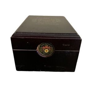 Cigar box Macando Cigars